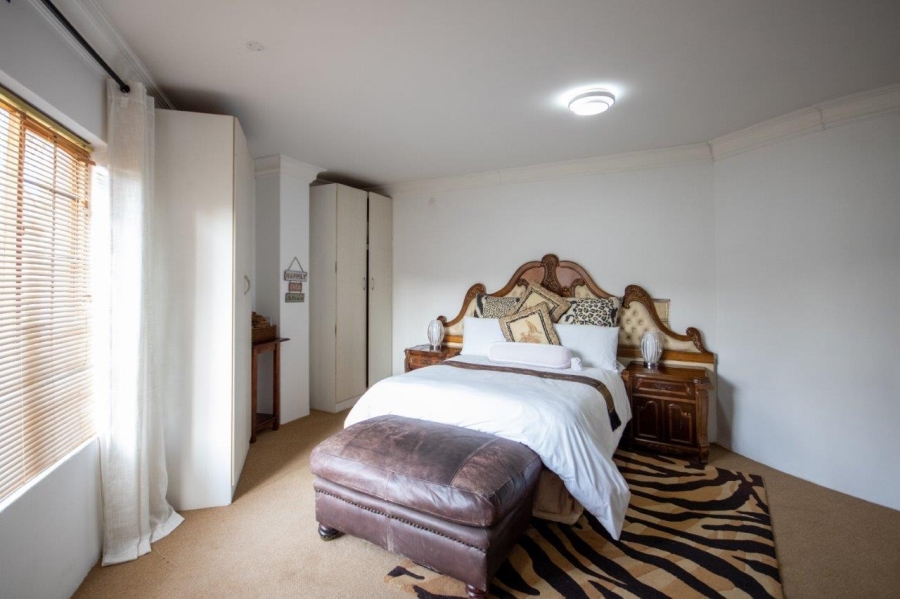 5 Bedroom Property for Sale in Birdwood Estate North West